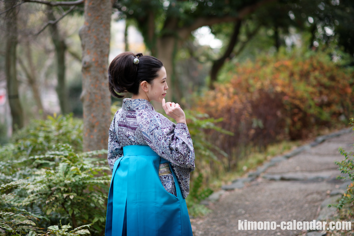 青い袴に半幅帯