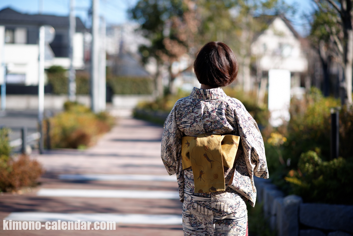 白い正絹の着物と黄色い帯