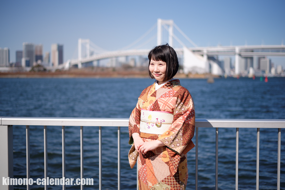 バレンタイン チョコレート色の着物を着た女性