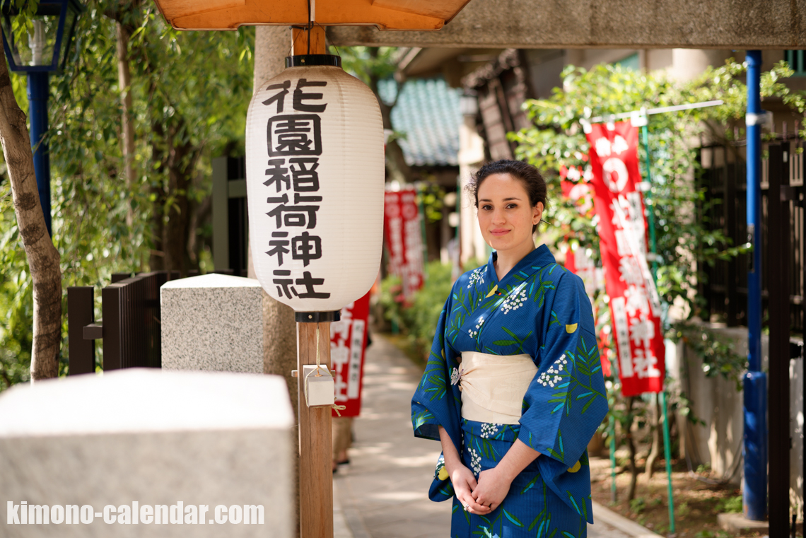 女性の上半身写真