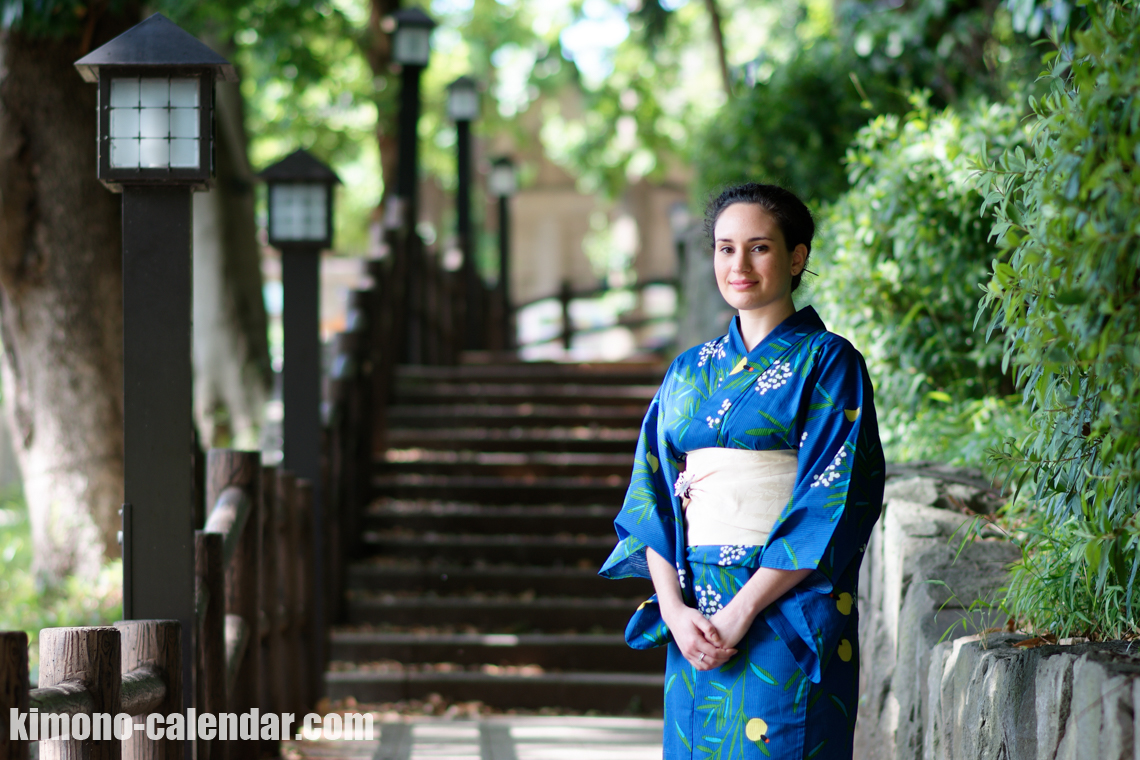 女性の上半身写真