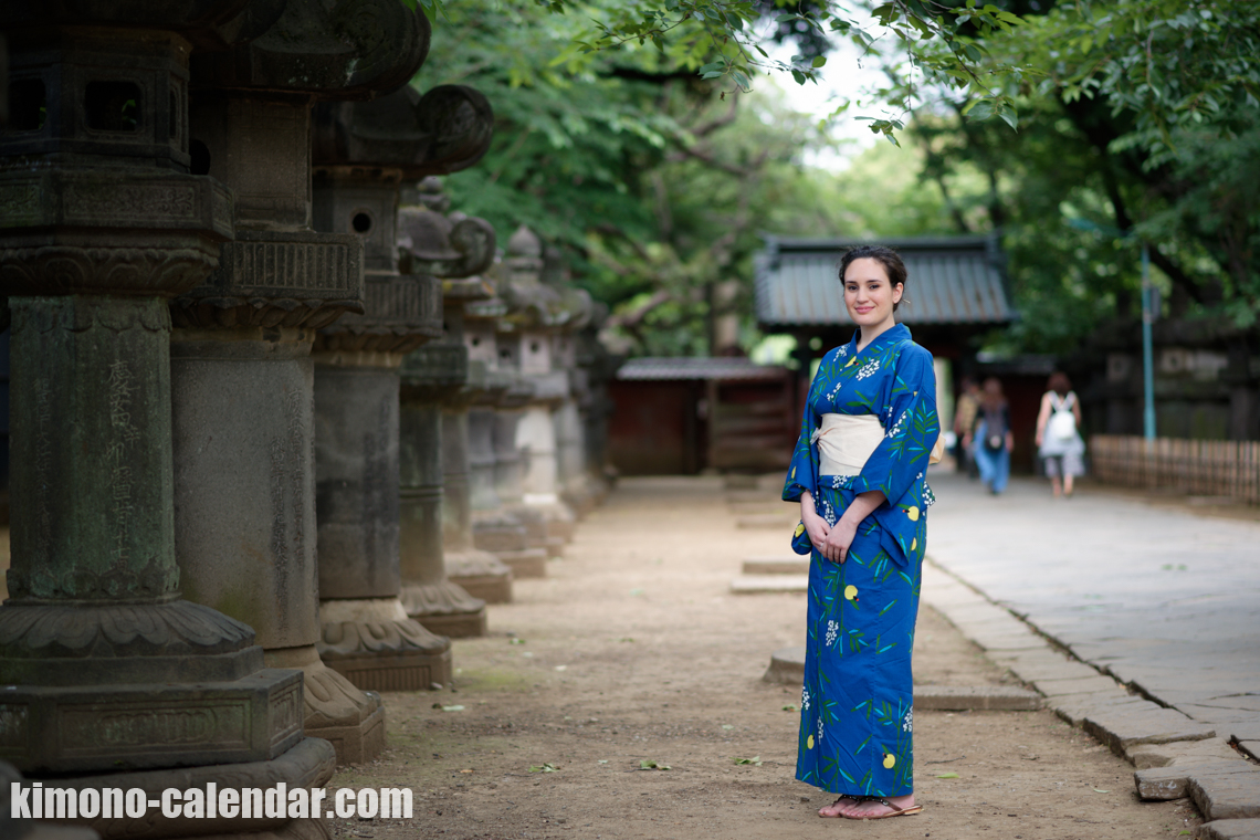 女性の全身写真