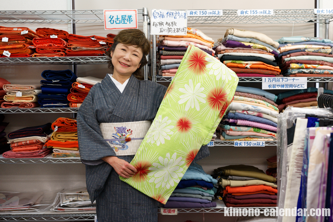 女性の上半身写真