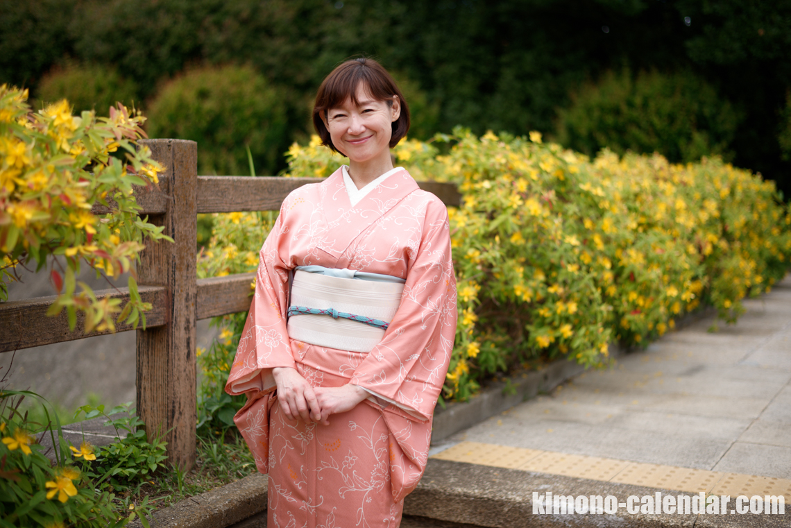 女性の上半身写真