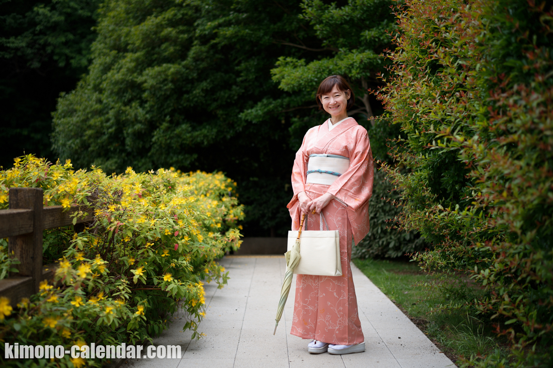 女性の全身写真