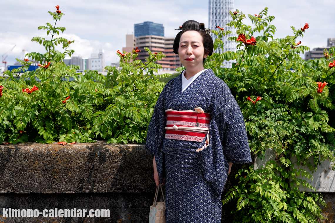 女性の上半身写真