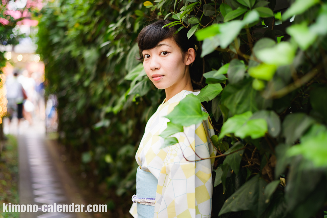 女性の上半身写真