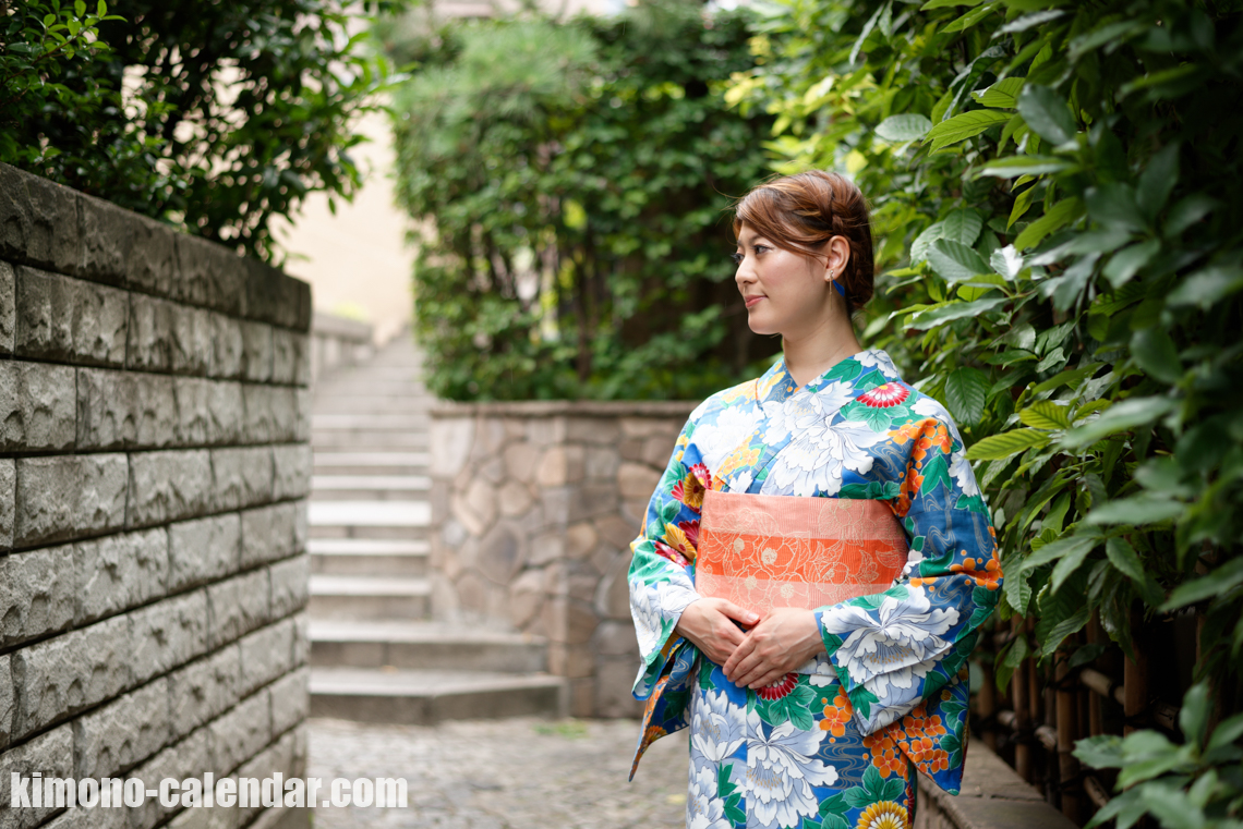 女性の上半身写真