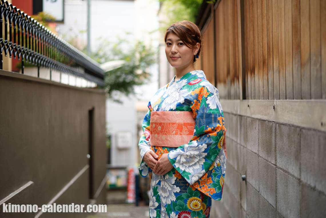 女性の上半身写真