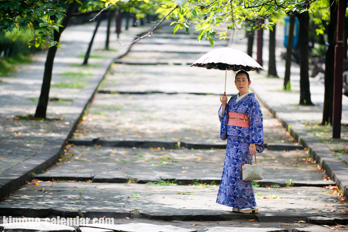 女性の全身写真