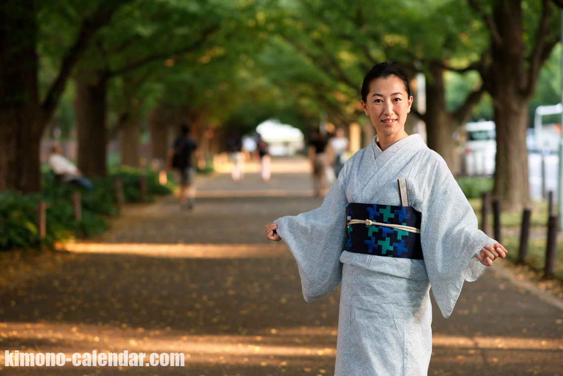 女性の上半身写真