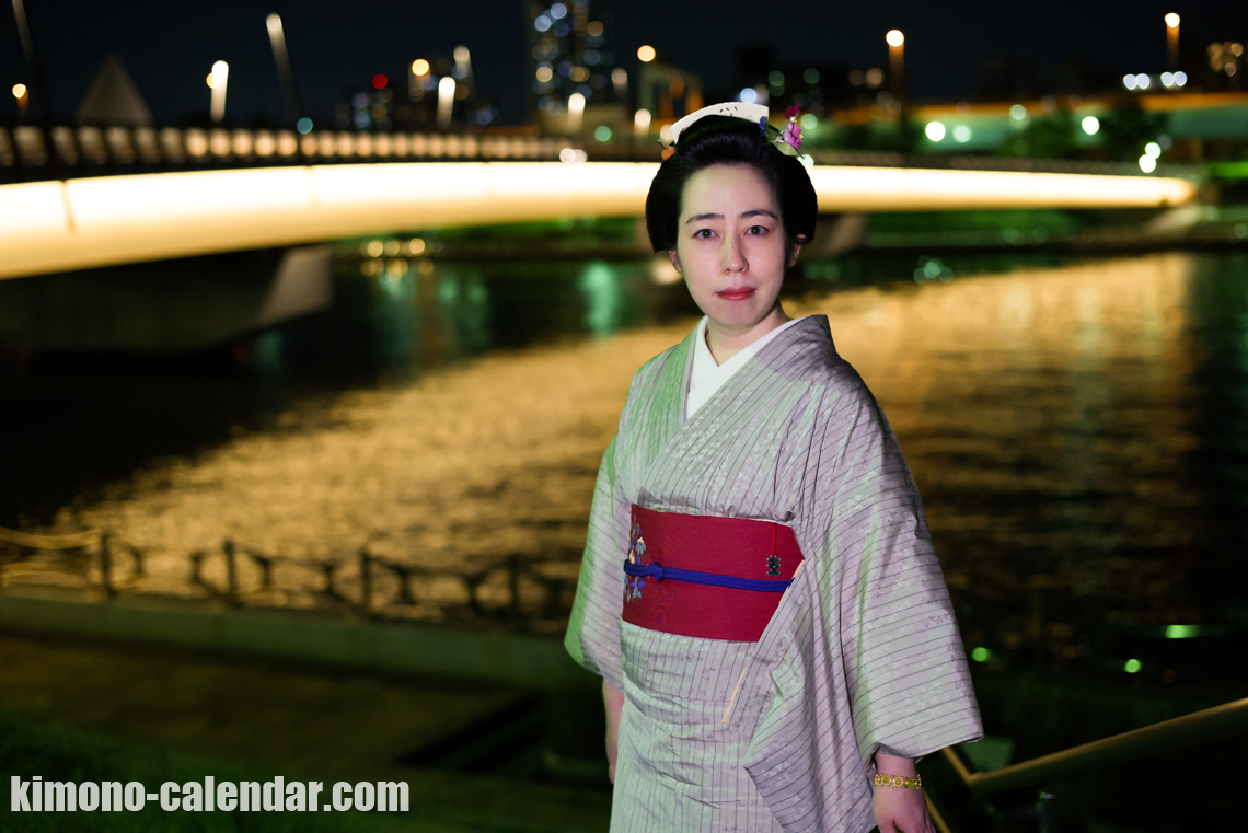 女性の上半身写真