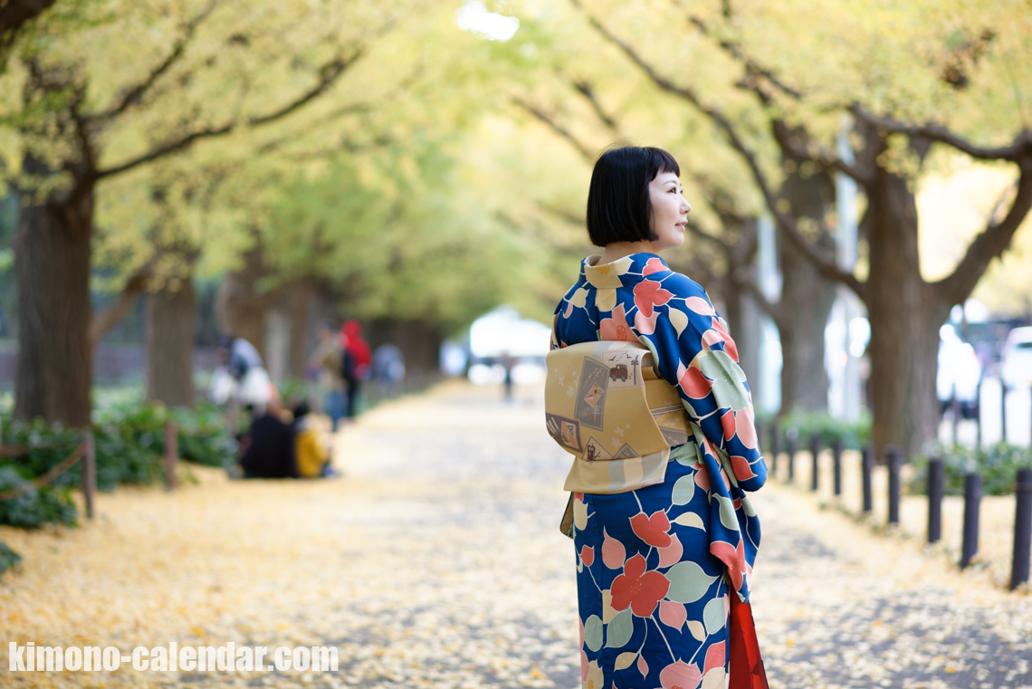 女性の上半身後姿写真