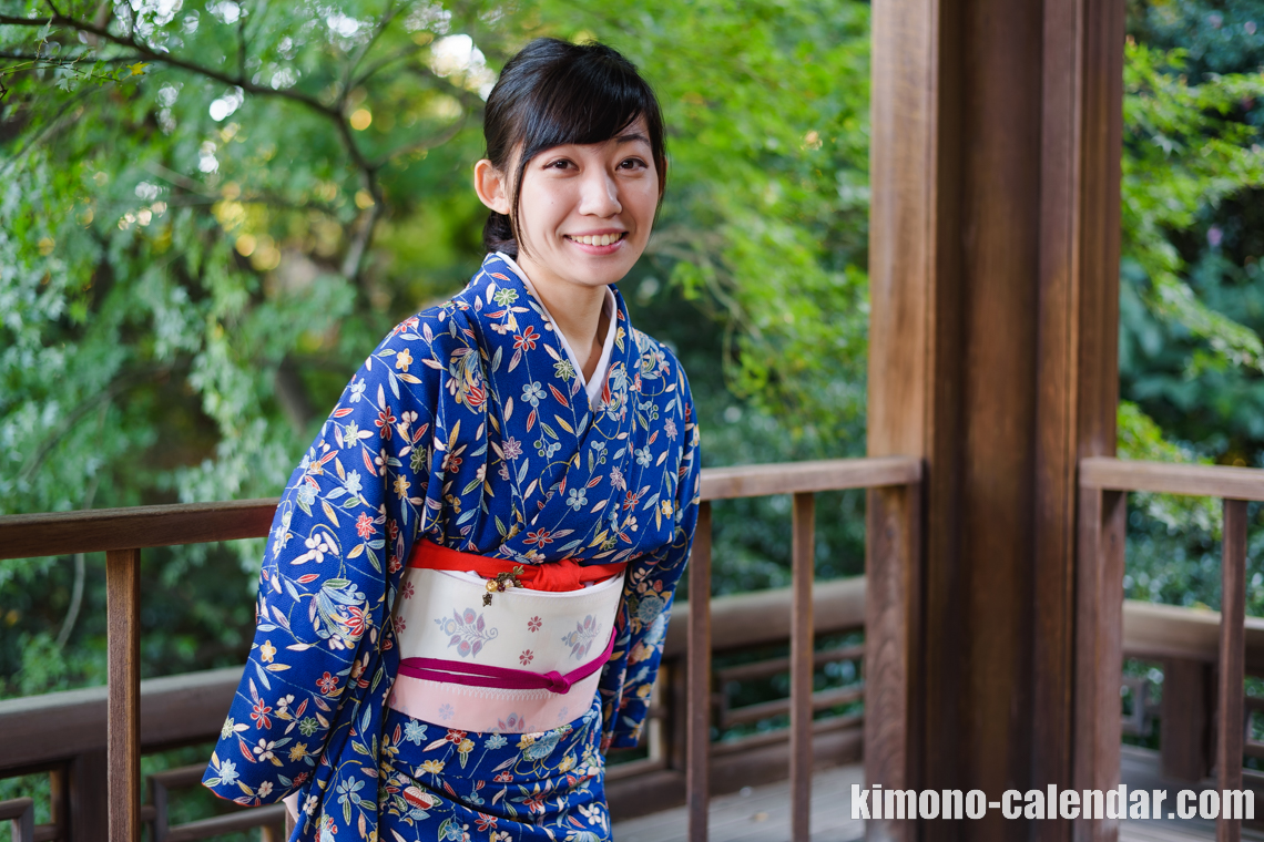 女性の上半身写真