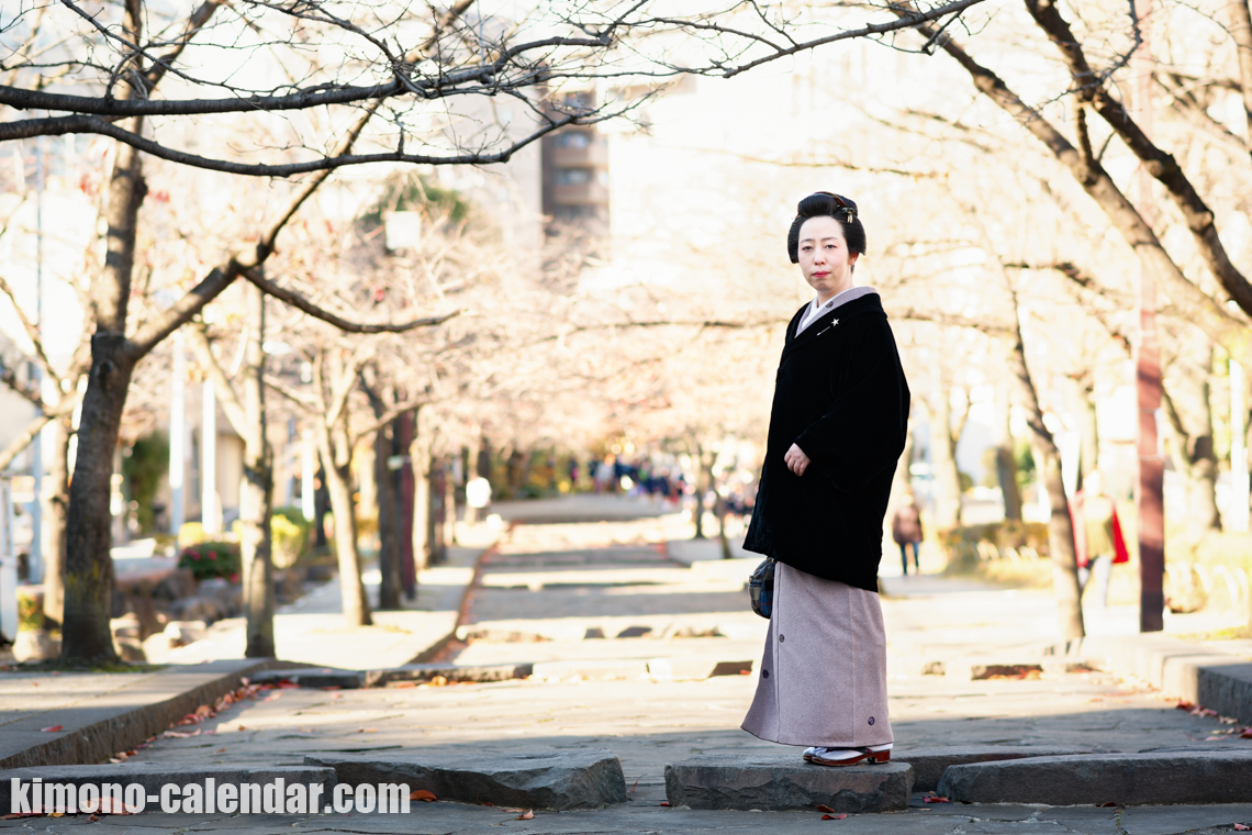 女性の全身写真