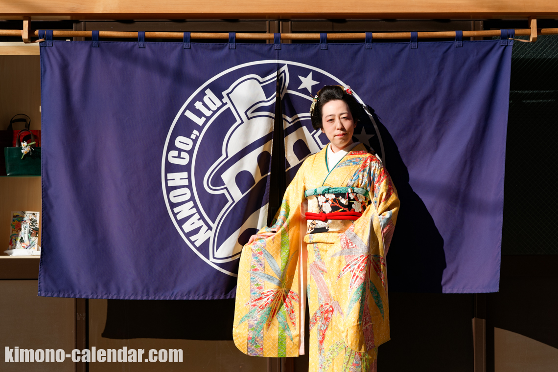 女性の上半身写真