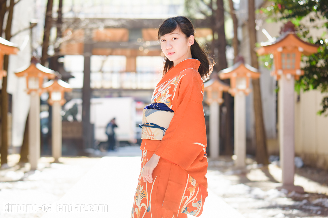 女性の上半身写真