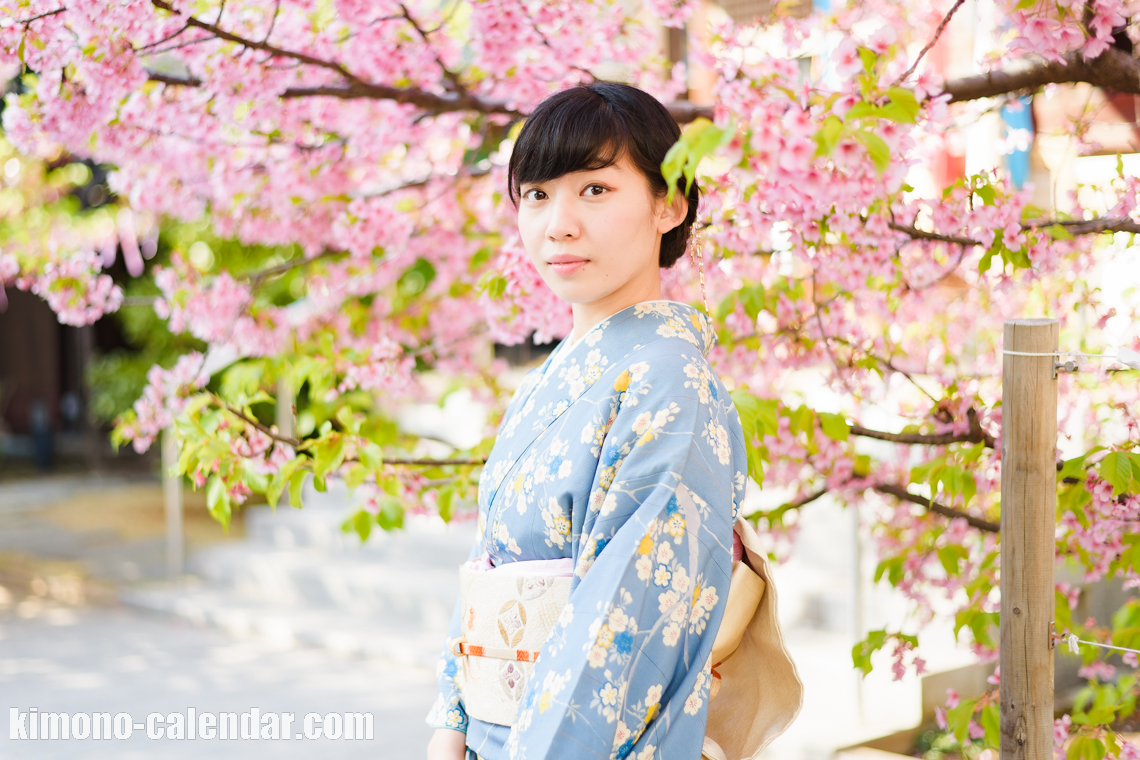 女性の上半身写真