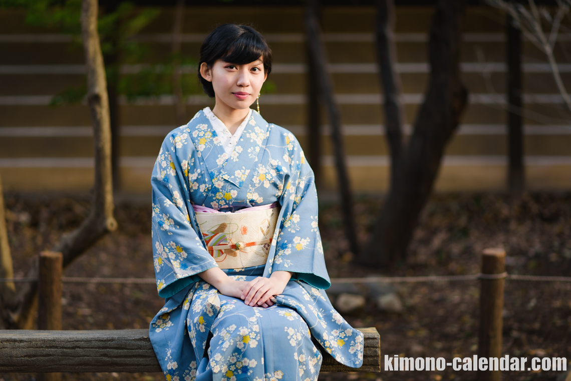 女性の上半身写真