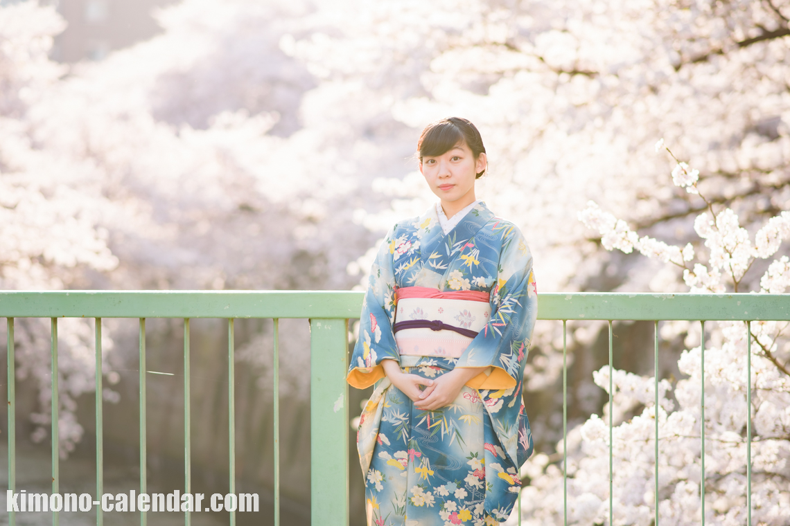 女性の上半身写真