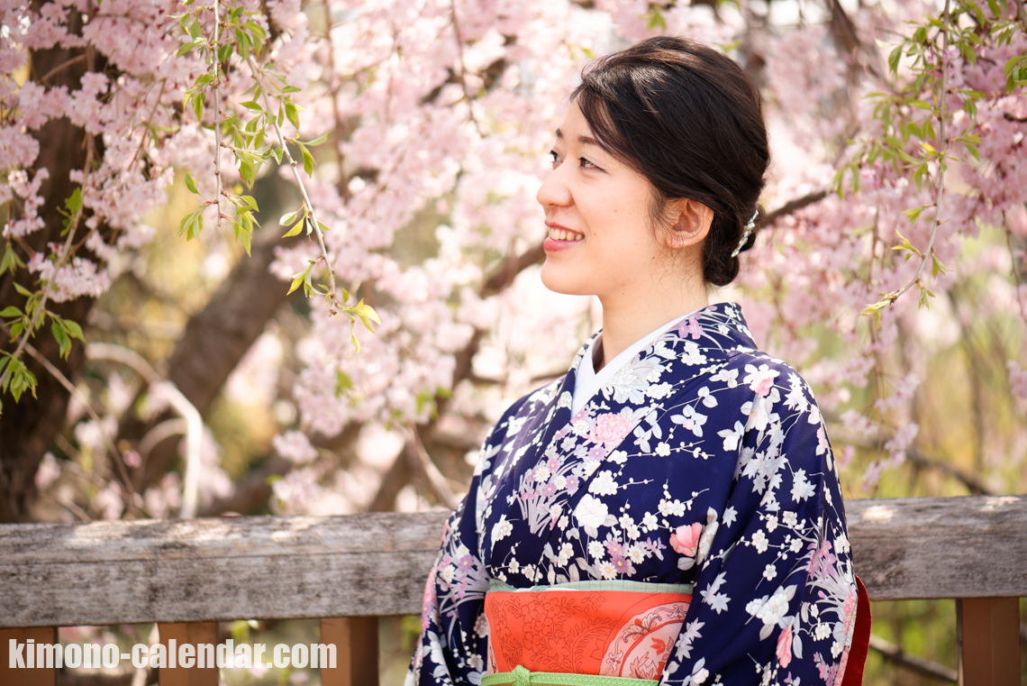 女性の上半身写真