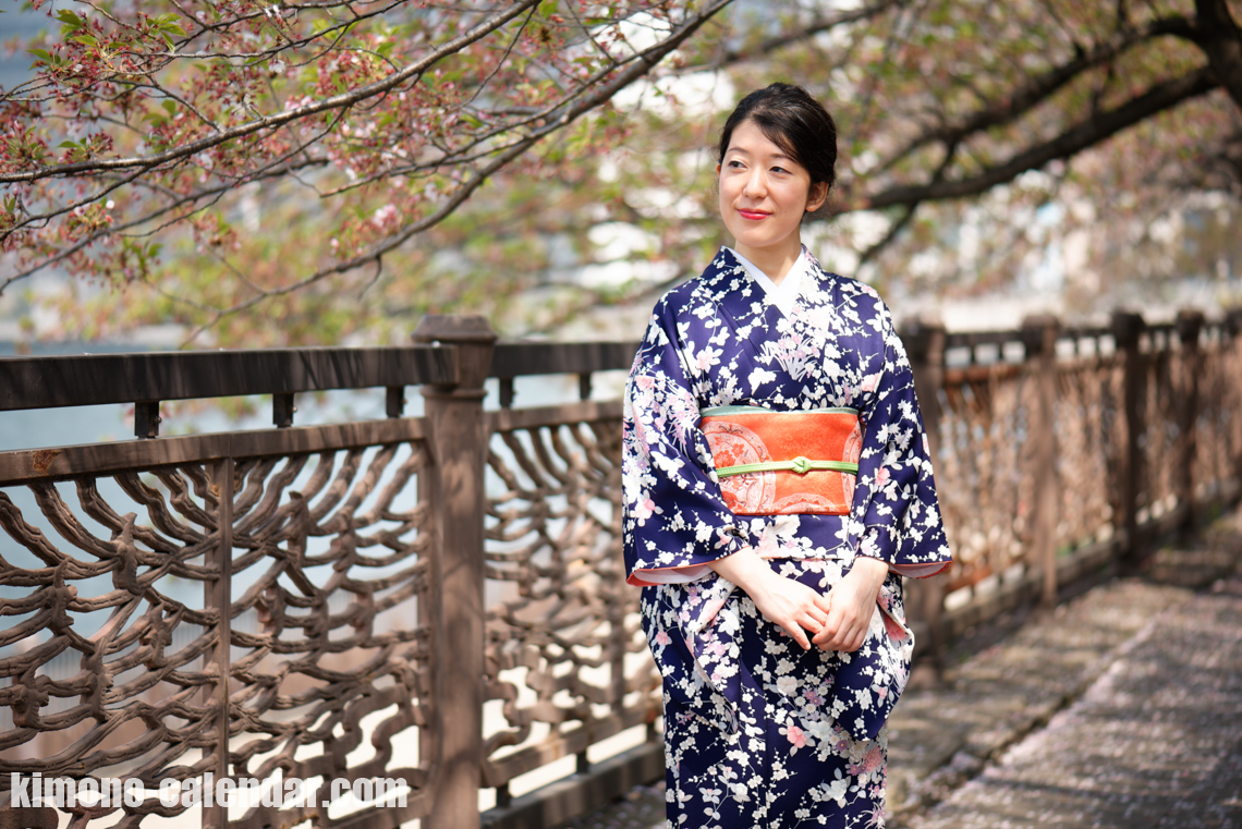 女性の上半身写真