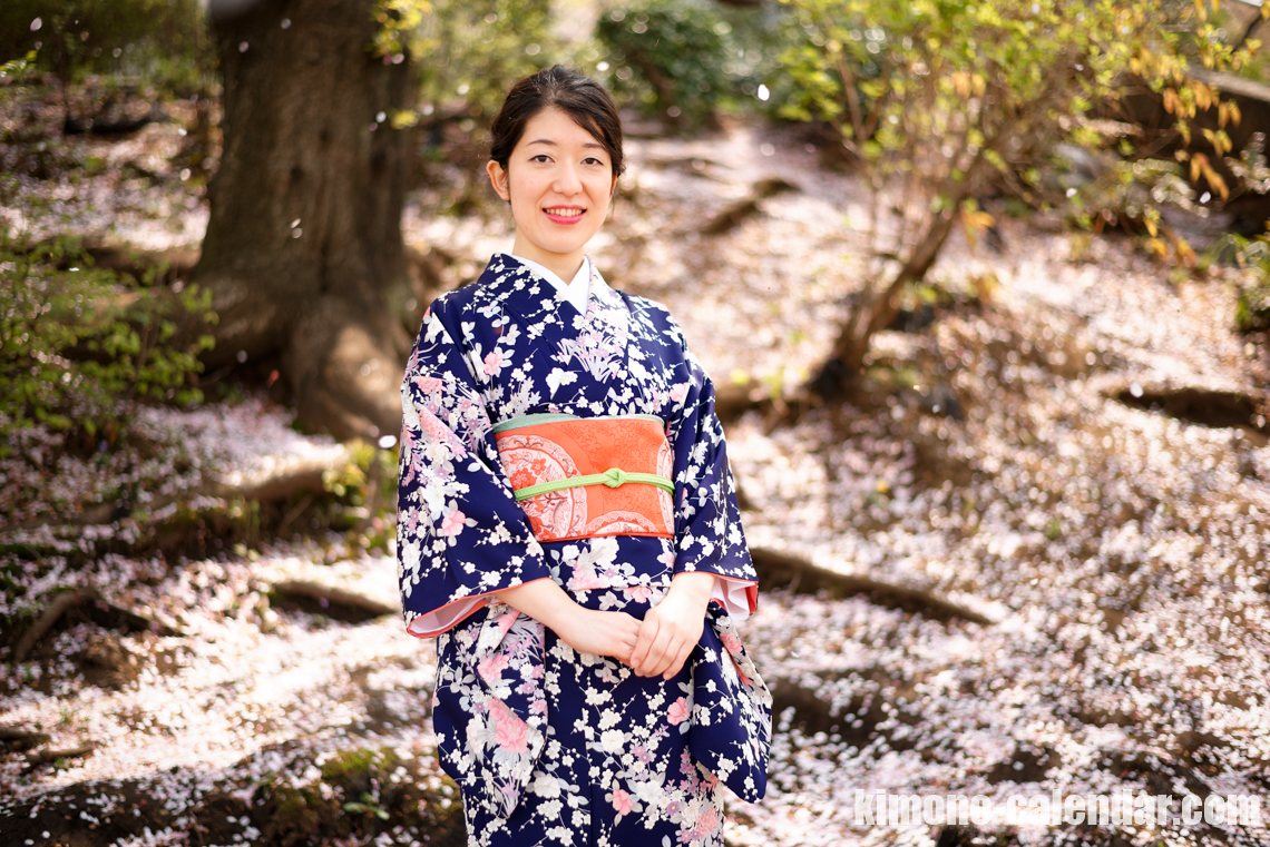 女性の上半身写真