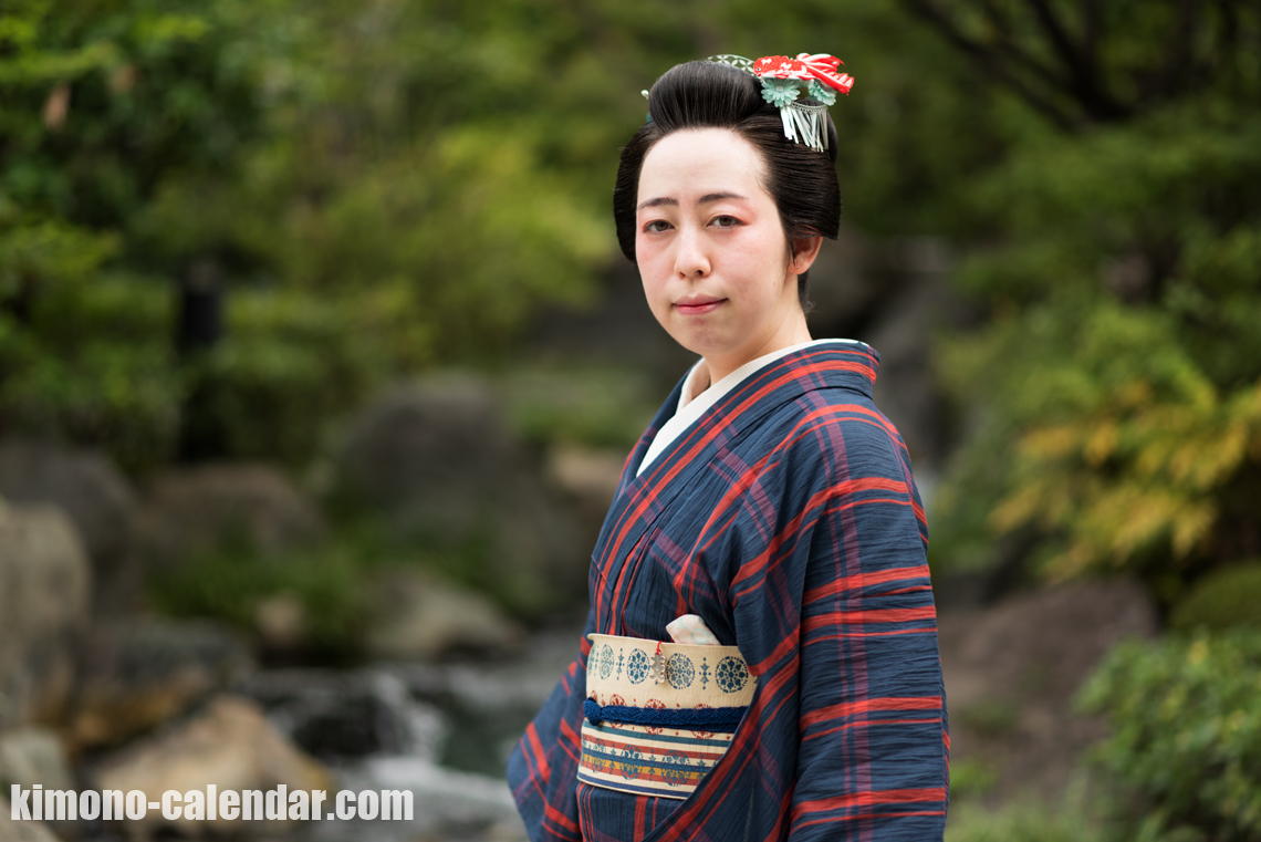 女性の上半身写真