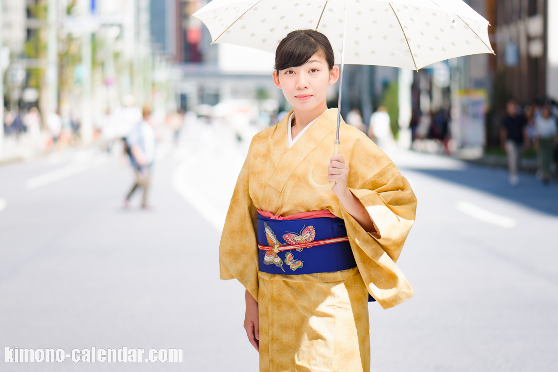 女性の上半身写真