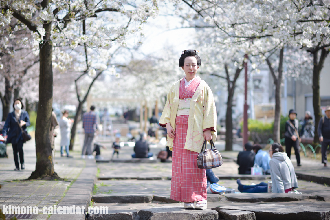 女性の全身写真