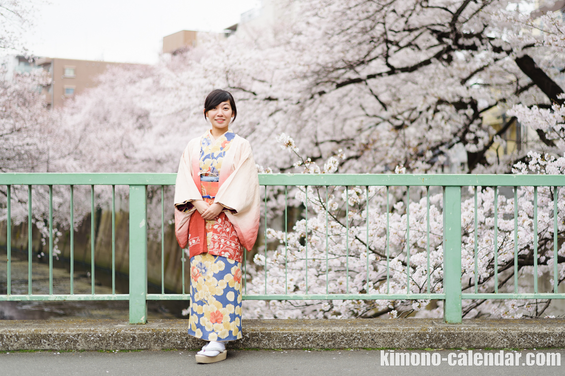 女性の全身写真