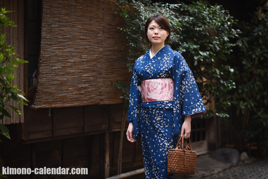 女性の上半身写真