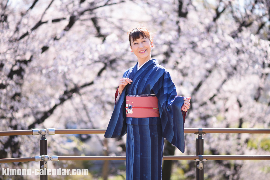 女性の上半身写真