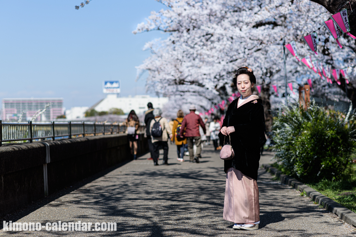 女性の全身写真