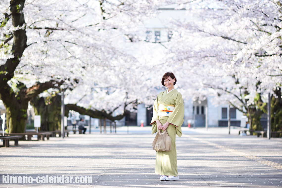 女性の全身写真