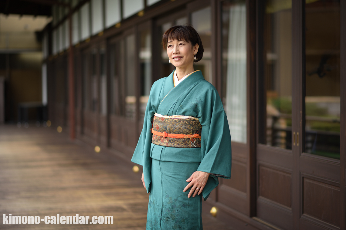 女性の上半身写真