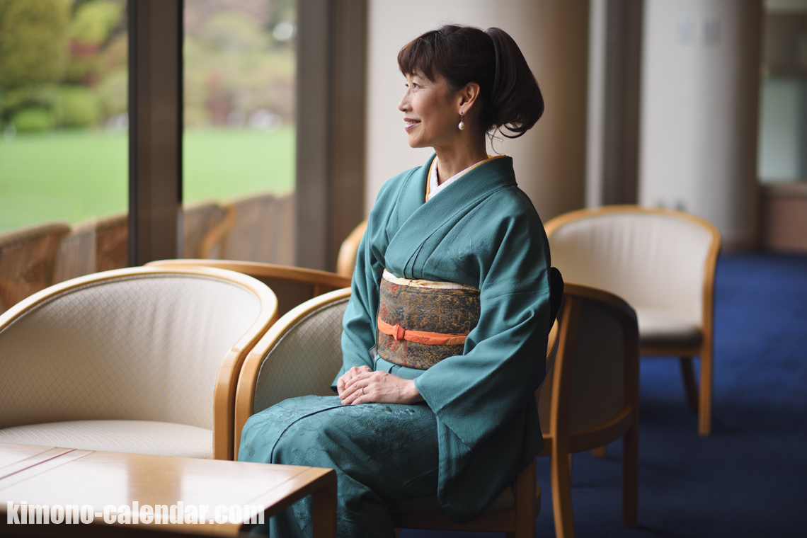 女性の上半身写真