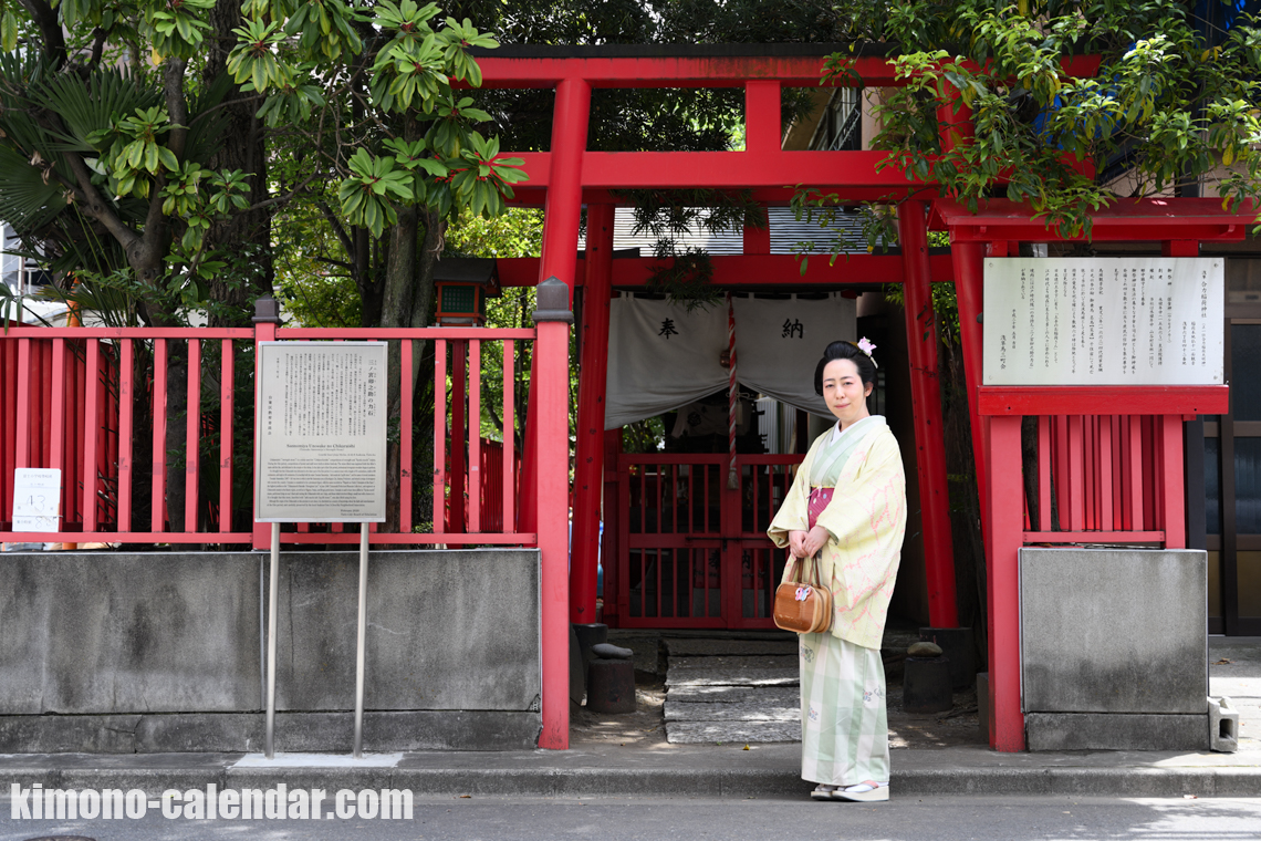 女性の全身写真