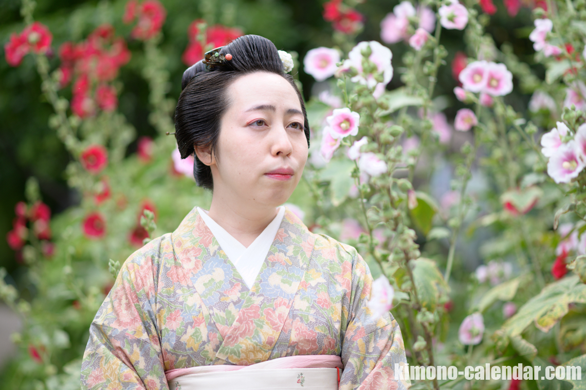 女性の上半身写真