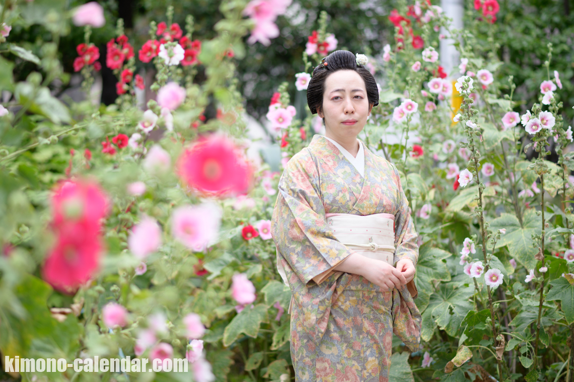 女性の上半身写真