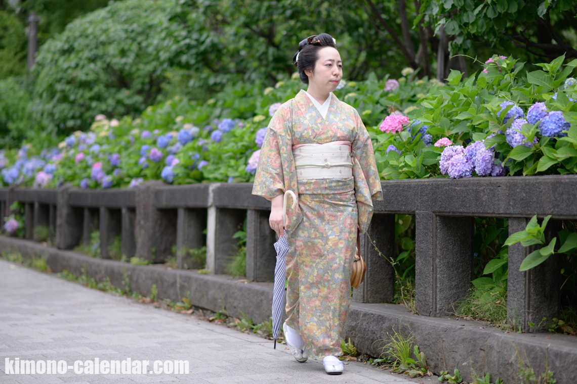 女性の全身写真