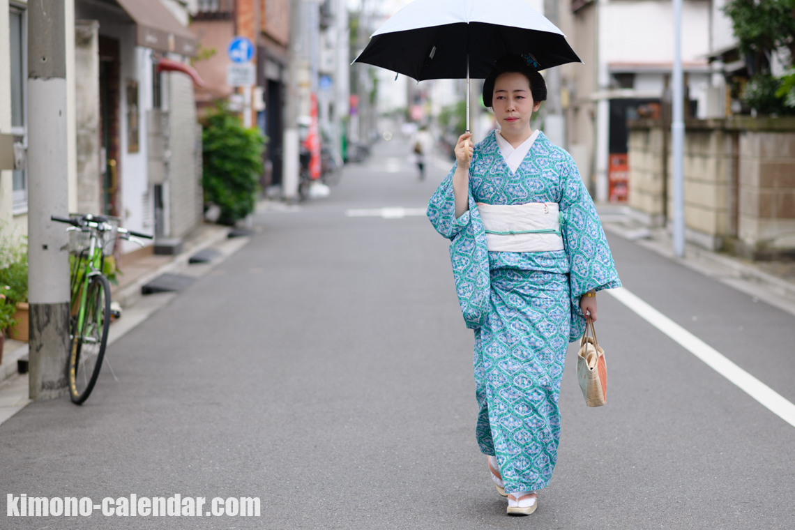 女性の全身写真