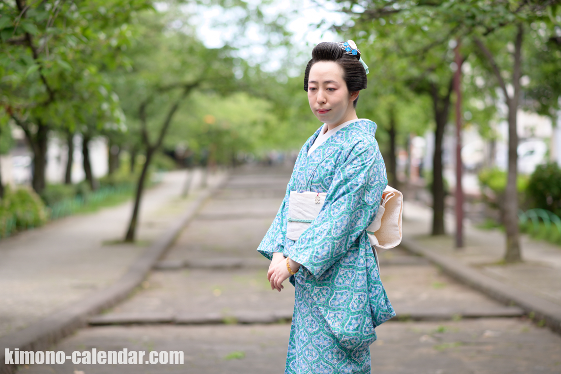 女性の上半身写真