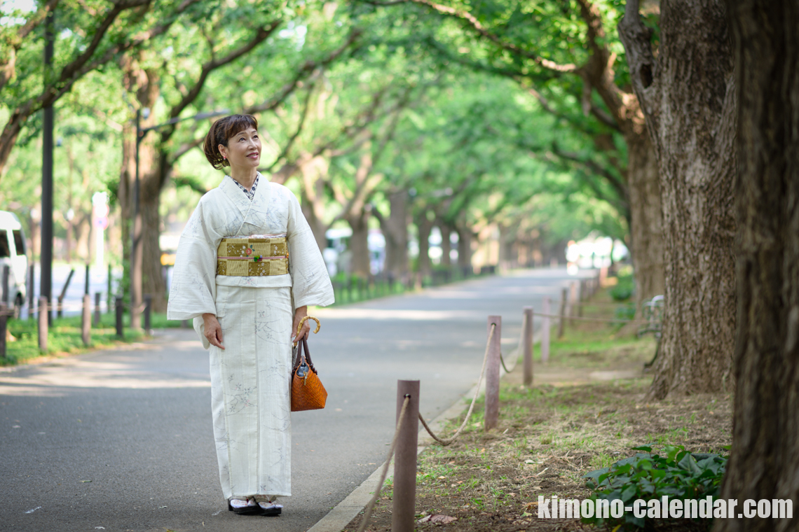 女性の全身写真