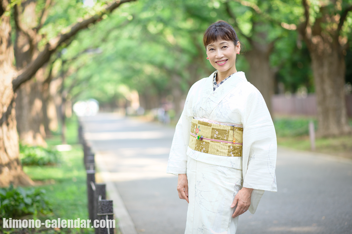 女性の上半身写真