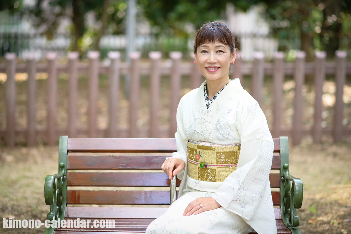 女性の上半身写真