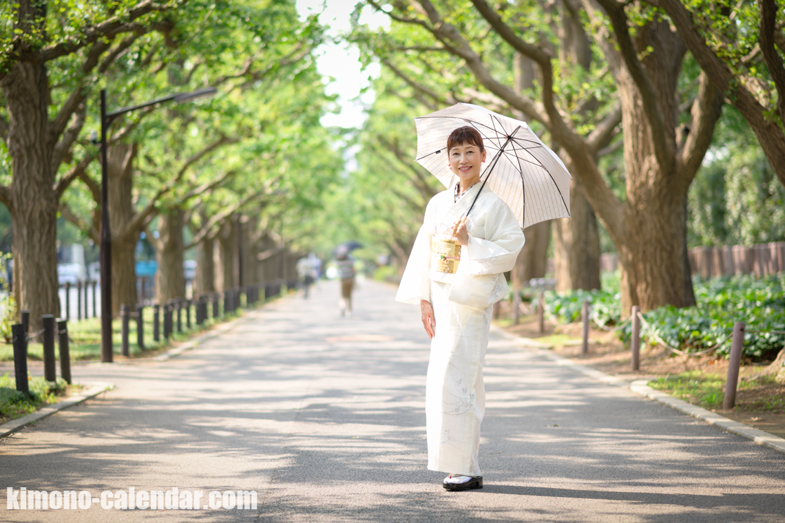 女性の全身写真