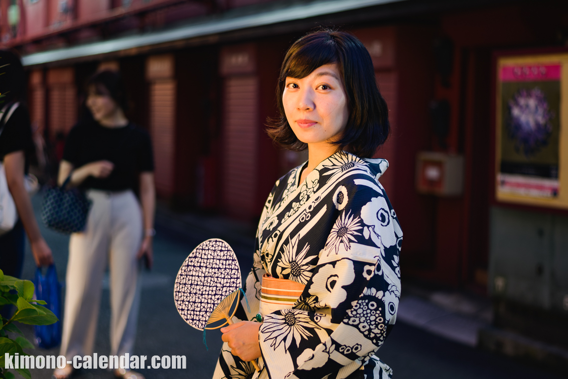 女性の上半身写真