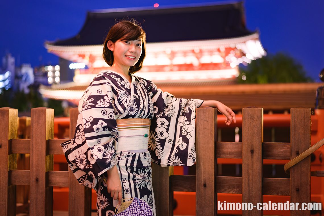 女性の上半身写真