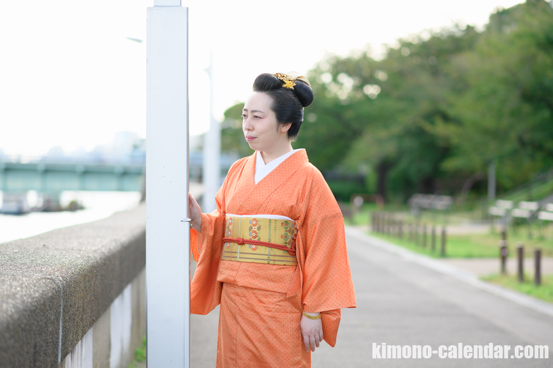 女性の上半身写真